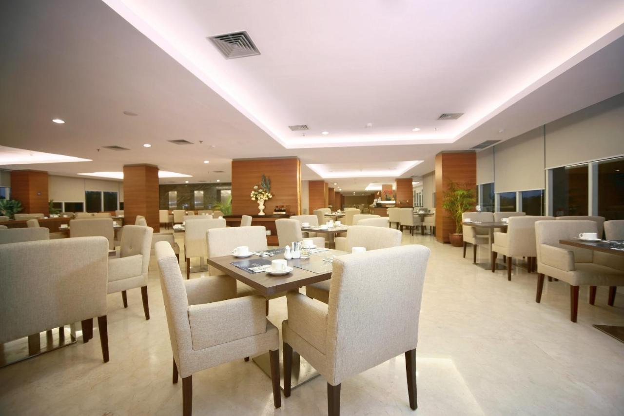 ASTON Madiun Hotel&Conference Center Exterior foto