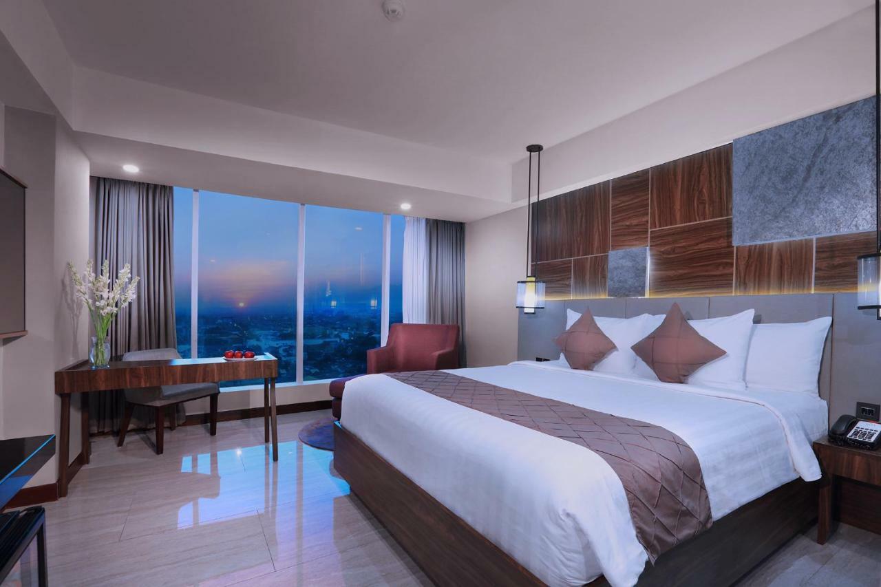 ASTON Madiun Hotel&Conference Center Exterior foto